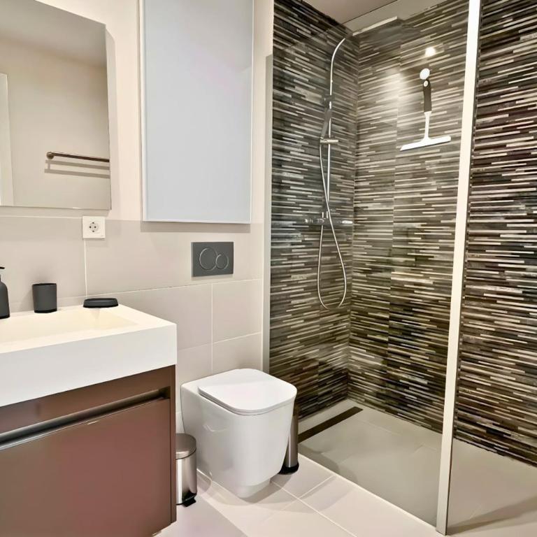Nuevo apartamento con terraza y piscina próximo a las playas - Apartamento - 35
