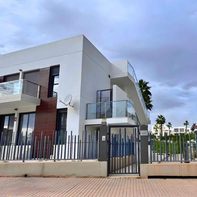 Nuevo apartamento con terraza y piscina próximo a las playas - Apartamento - 42