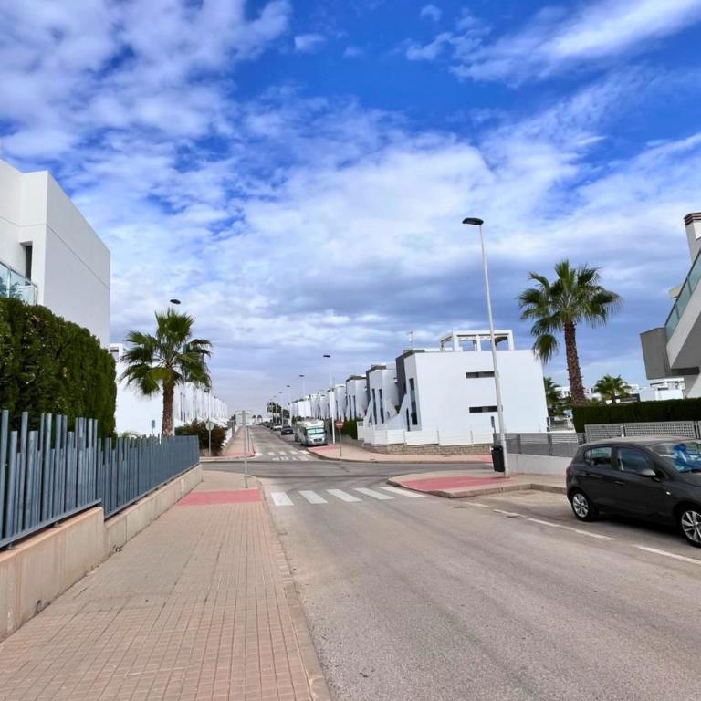 Nuevo apartamento con terraza y piscina próximo a las playas - Apartamento - 48