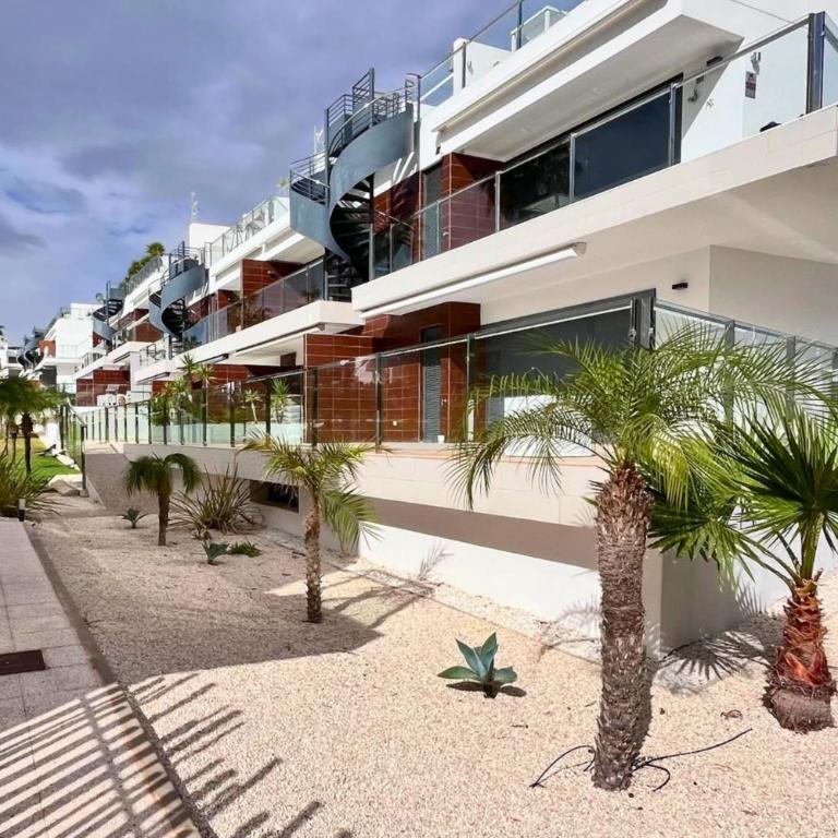Nuevo apartamento con terraza y piscina próximo a las playas - Apartamento - 50