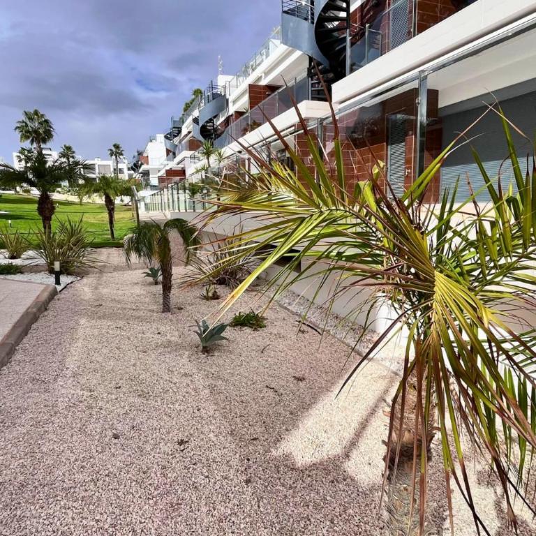 Nuevo apartamento con terraza y piscina próximo a las playas - Apartamento - 51