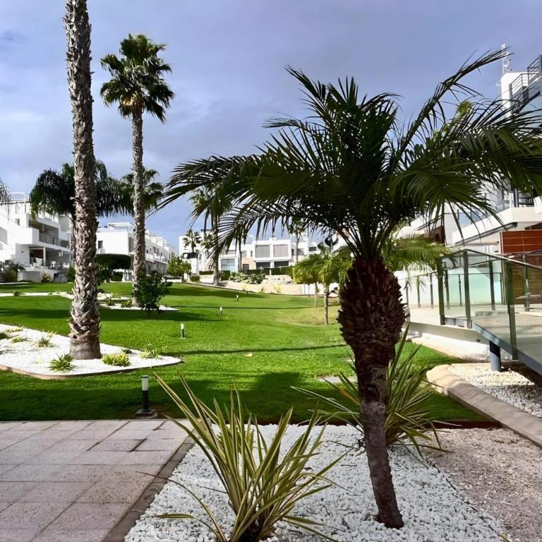 Nuevo apartamento con terraza y piscina próximo a las playas - Apartamento - 53