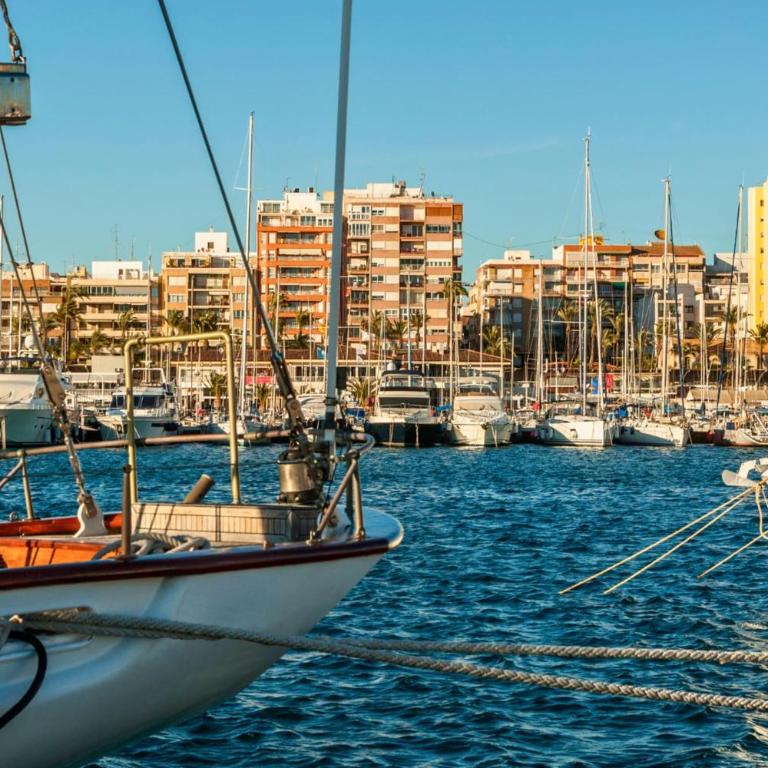 Nuevo apartamento con terraza y piscina próximo a las playas - Apartamento - 62