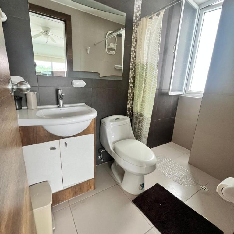 Stunning ocean views and direct beach access - One-Bedroom Apartment - 10