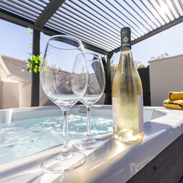 Bella Vita Outdoor Jacuzzi - Maison de Vacances - 33
