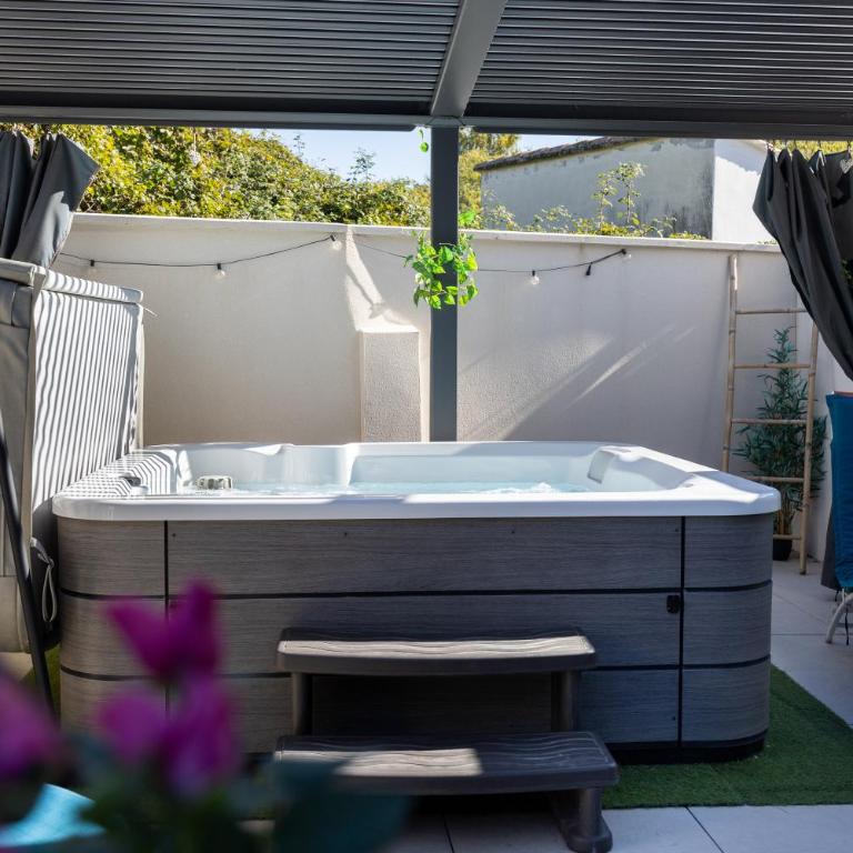 Bella Vita Outdoor Jacuzzi - Maison de Vacances - 49