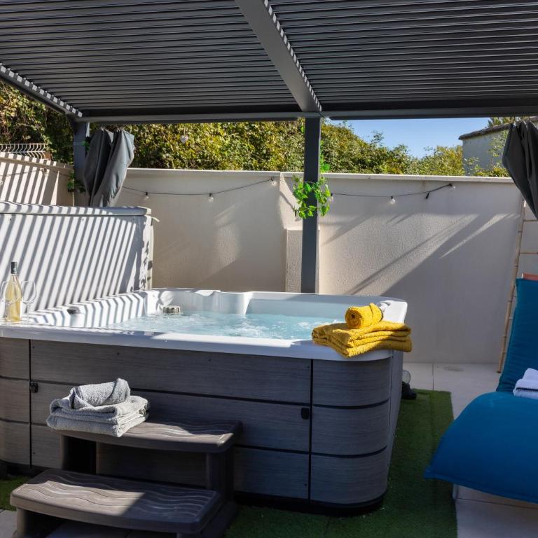 Bella Vita Outdoor Jacuzzi - Maison de Vacances - 50