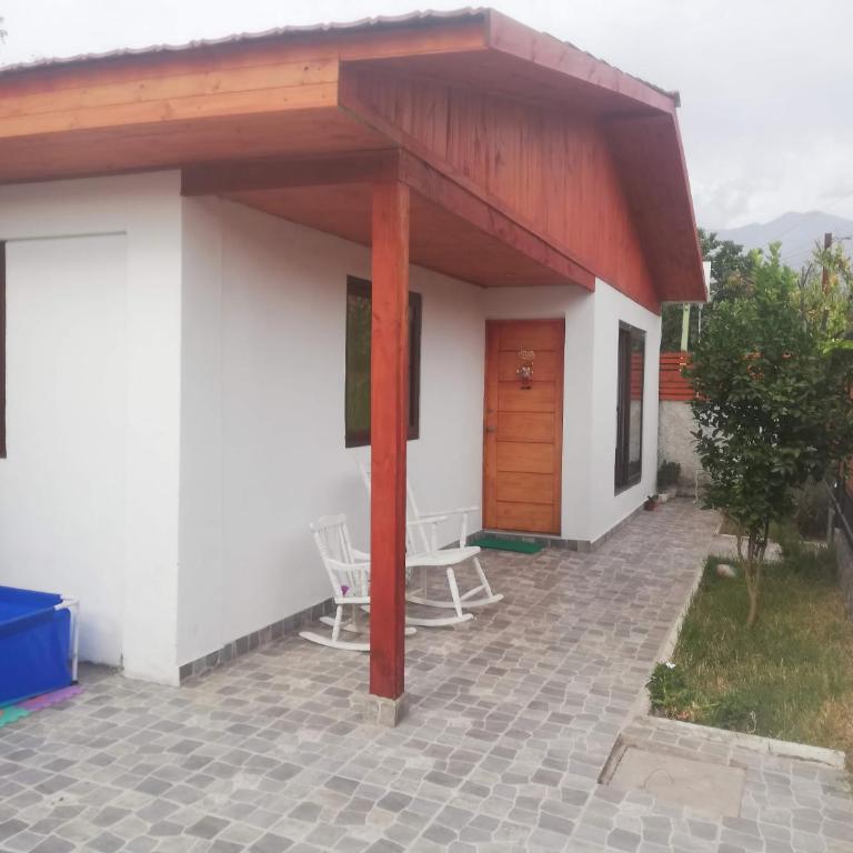casa familiar vista a la cordillera con estacionamiento - Two-Bedroom House - 1