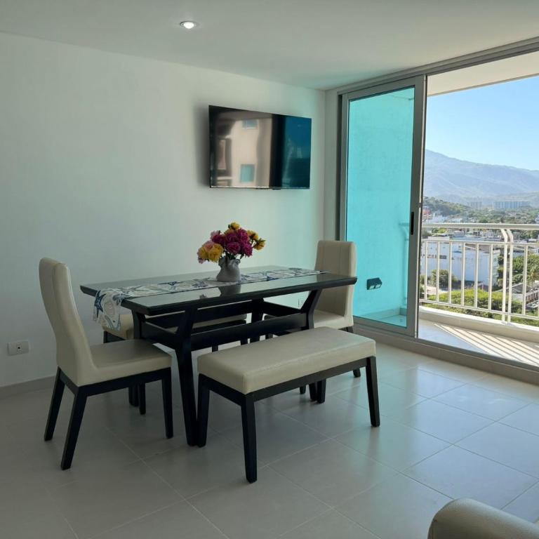 Rodadero Gaira - Apto con piscina a 2 cuadras de la playa - Three-Bedroom Apartment - 39