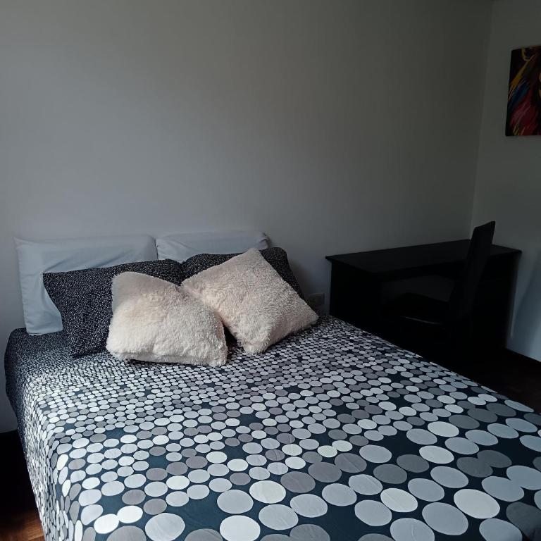 Habitación con cama doble, baño privado y patio - Habitación Doble - 1