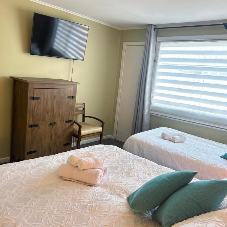 Hostal Like Home - Family Room with Private Bathroom - 18