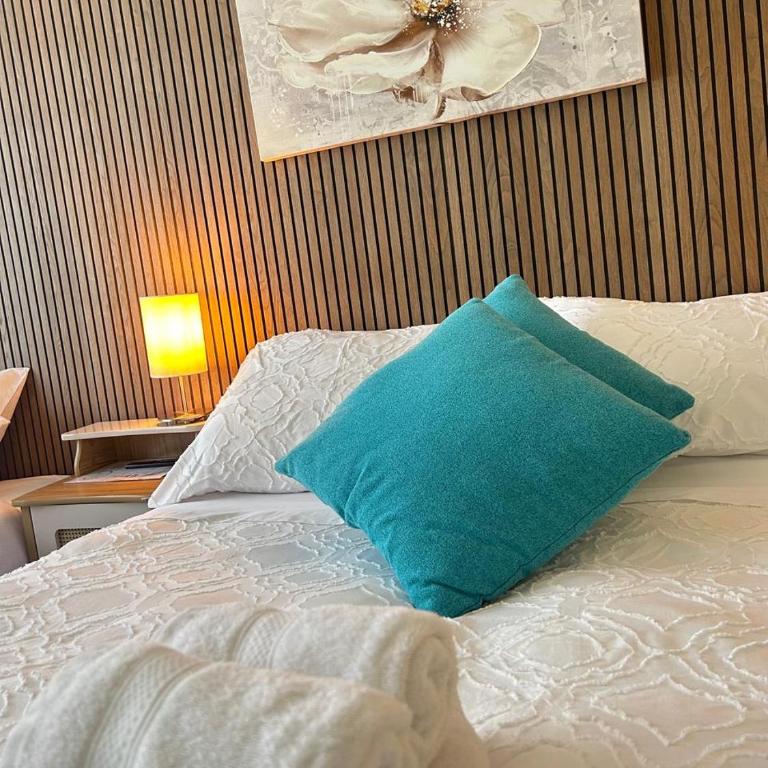 Hostal Like Home - Family Room with Private Bathroom - 20