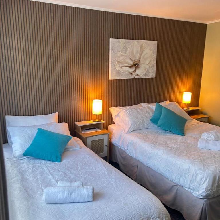 Hostal Like Home - Family Room with Private Bathroom - 1