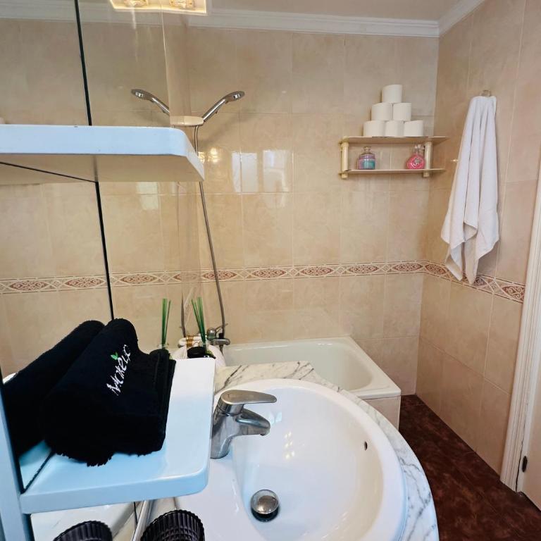 Family Apartment in Alicante Center - Three-Bedroom Apartment - 21