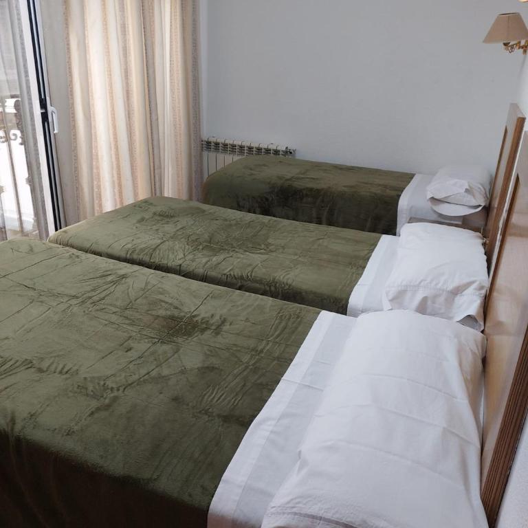 Hostal Rivera Atocha 79 - Triple Room - 3