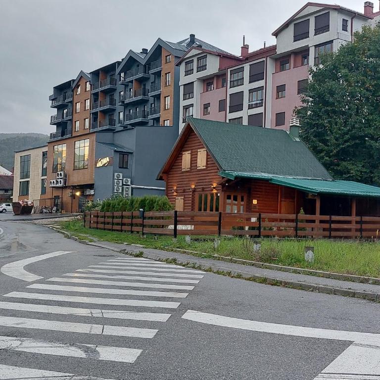 Zara Chalet - Brvnara sa 3 Spavaće Sobe - 9