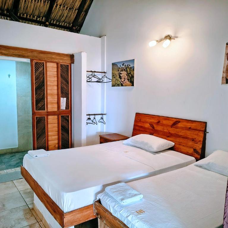 El Leon Feliz Palomino - Habitación Doble con baño privado - 1 o 2 camas - 3