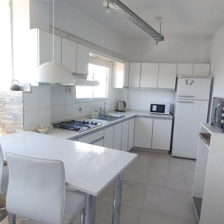 Muy luminoso, amplio y tranquilo con hermoso balcón - Apartamento de 1 dormitorio - 10
