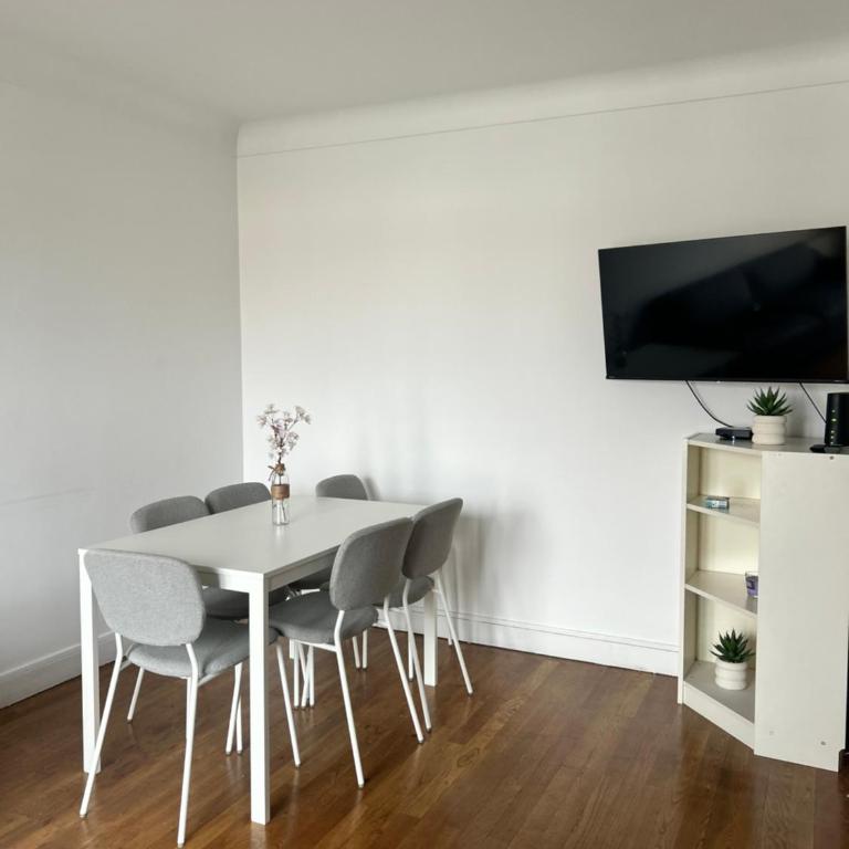Le Toit des Volcans - 8 couchages - Terrasse privée et Wifi - Appartamento con 2 Camere da Letto e Terrazza - 9