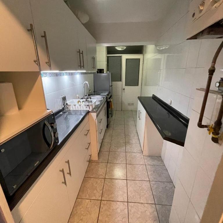 Amplio departamento inmejorable ubicacion - Three-Bedroom Apartment with Balcony - 4
