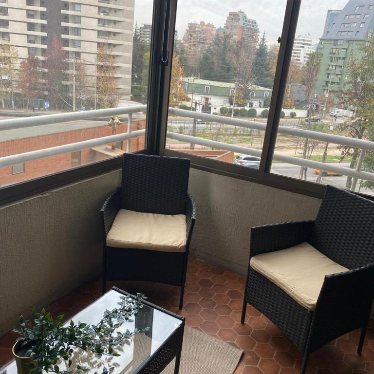 Amplio departamento inmejorable ubicacion - Three-Bedroom Apartment with Balcony - 3