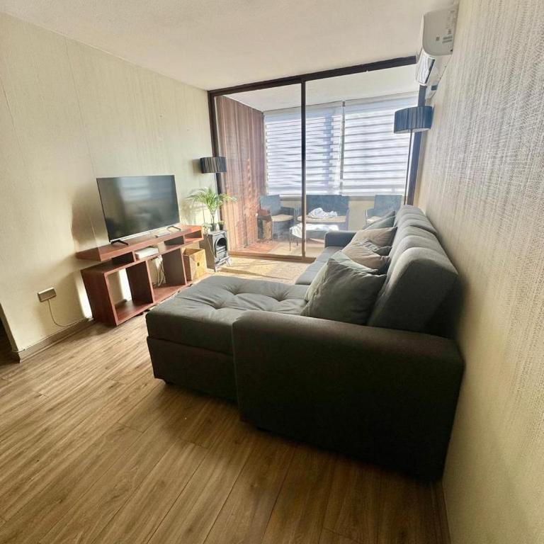 Amplio departamento inmejorable ubicacion - Three-Bedroom Apartment with Balcony - 2