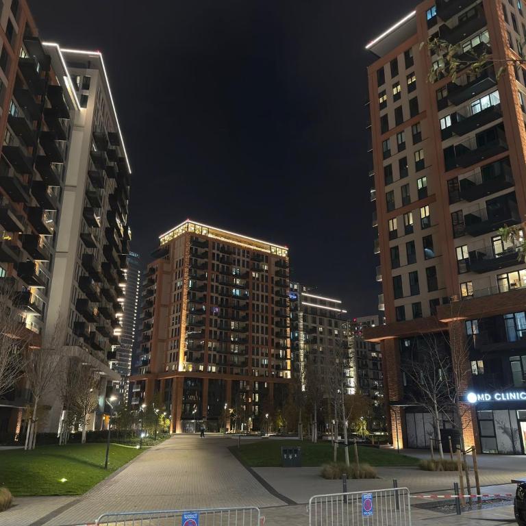 BW Loft Apartments FREE GARAGE Fast Wi-Fi - Deluxe One-Bedroom Apartment with City View - 1