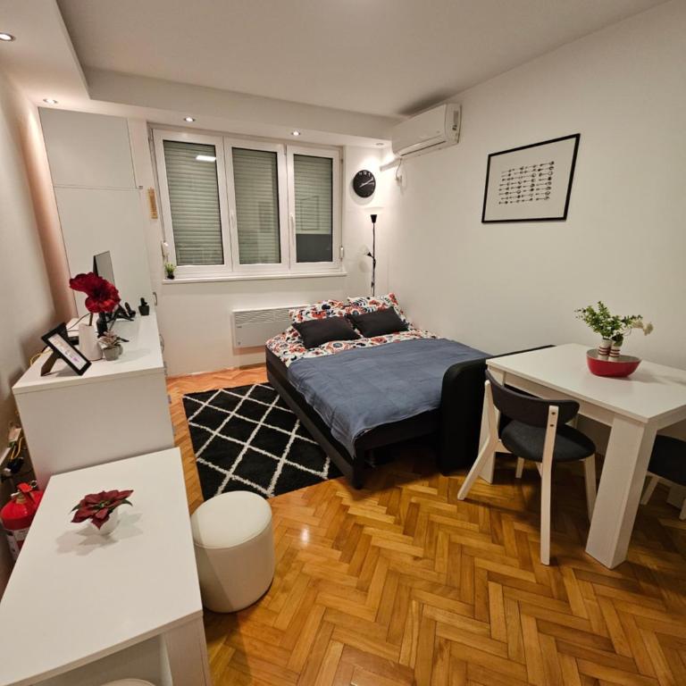 Aker - One-Bedroom Apartment - 1