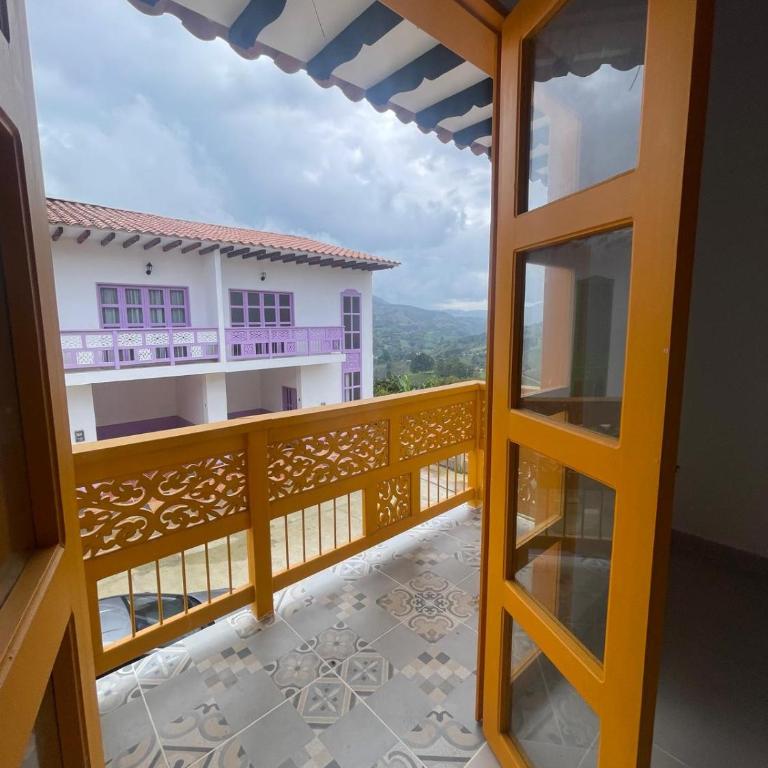 Jerico Poets Balcony House - Two-Bedroom House - 35