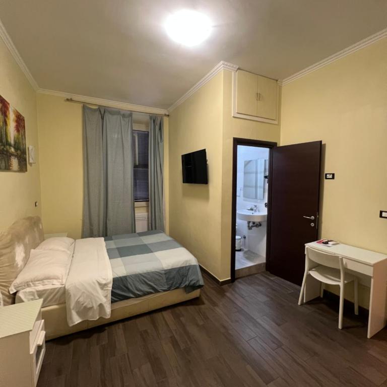 Favola Romana - Guest House - Camera Tripla con Bagno Privato - 1