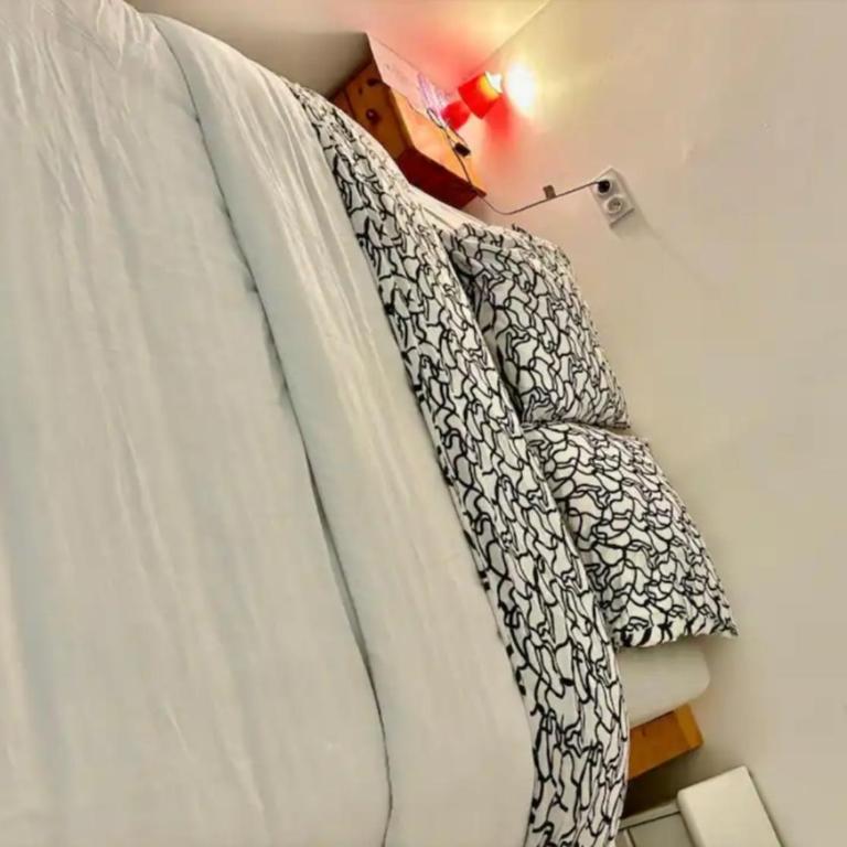 night light Appartement partagé - One-Bedroom Apartment - 1