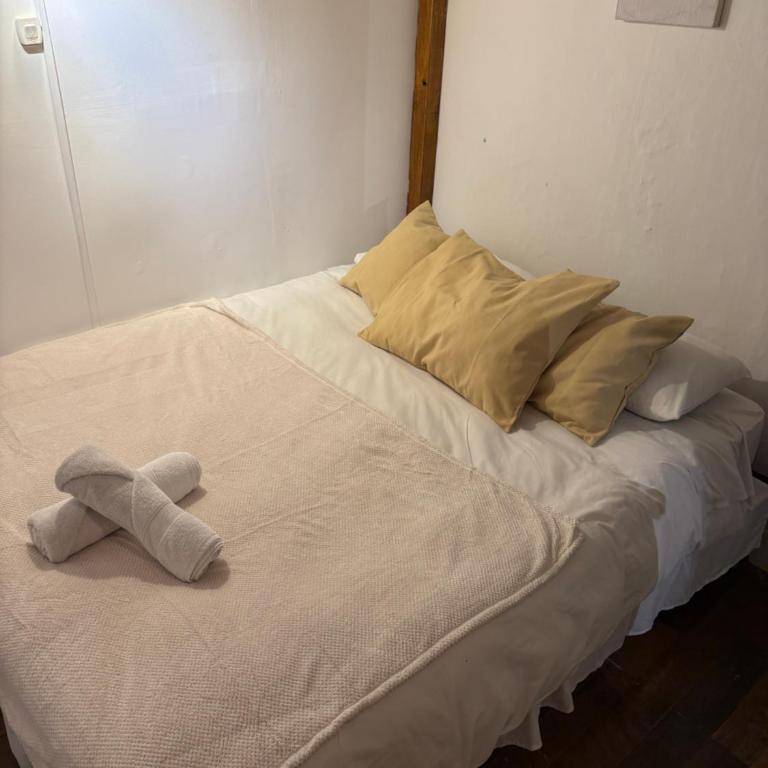 BBCasitaYellow-Hostal - Three-Bedroom Standard Apartment - 16