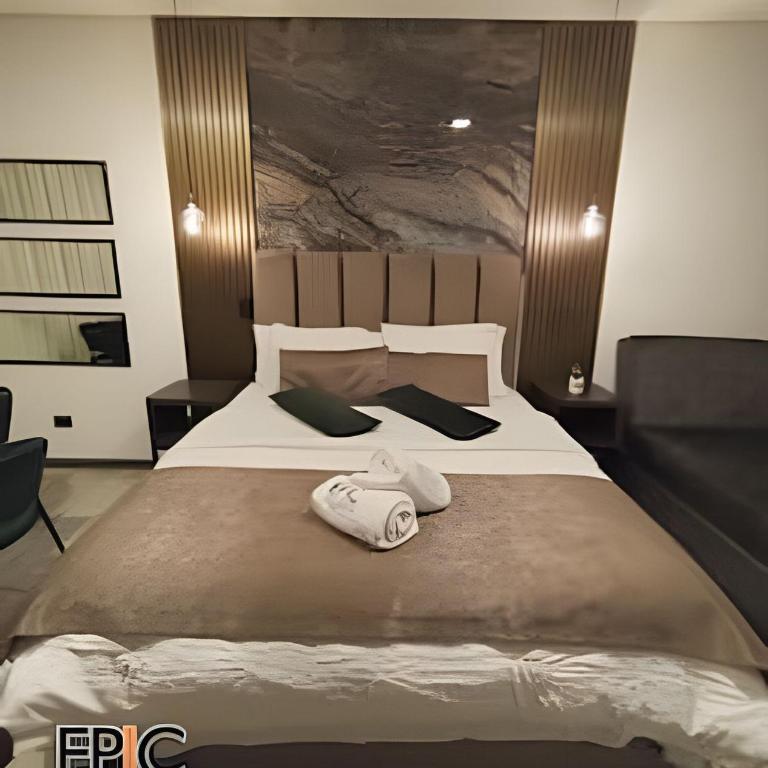 Epic Suite 511 Premium Airport - Superior King Suite - 8