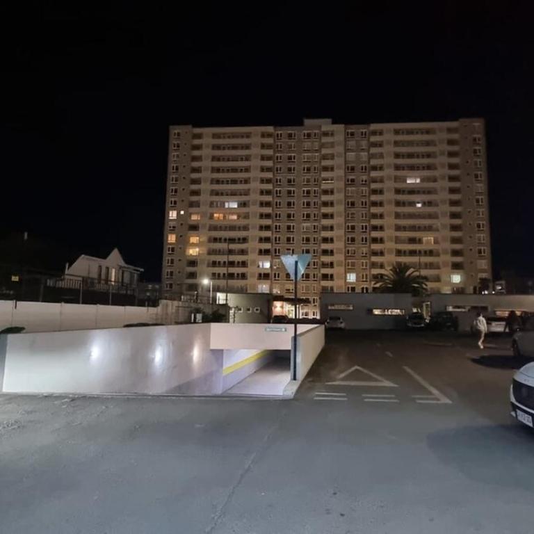 Hermoso Departamento frente a Universidad de Talca - Three-Bedroom Apartment - 1