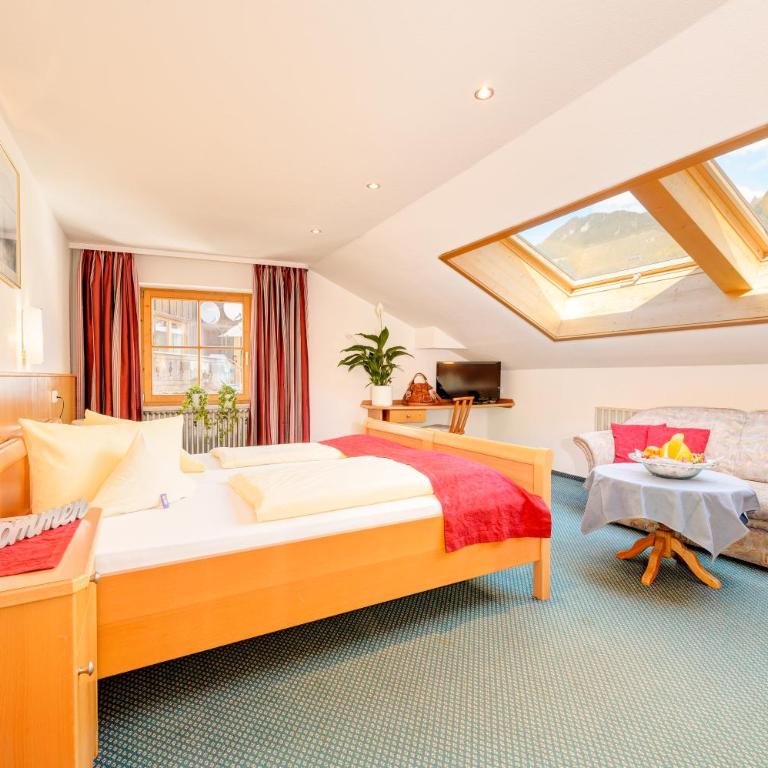 Familien- und Wellnesshotel "Viktoria" - Basic Doppelzimmer (233) - 1