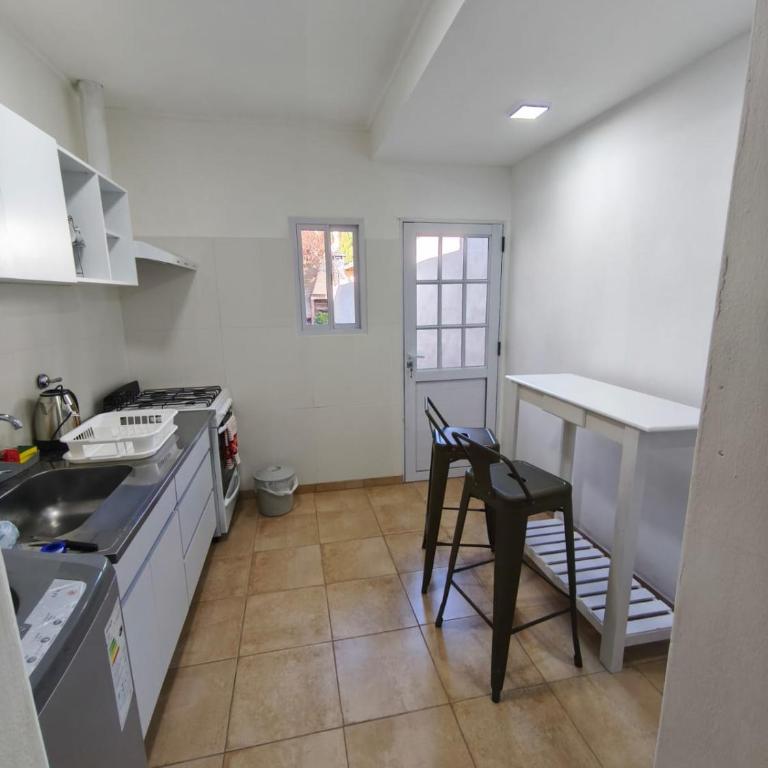 Rent a house in Necochea beach and park area - Two-Bedroom House - 4