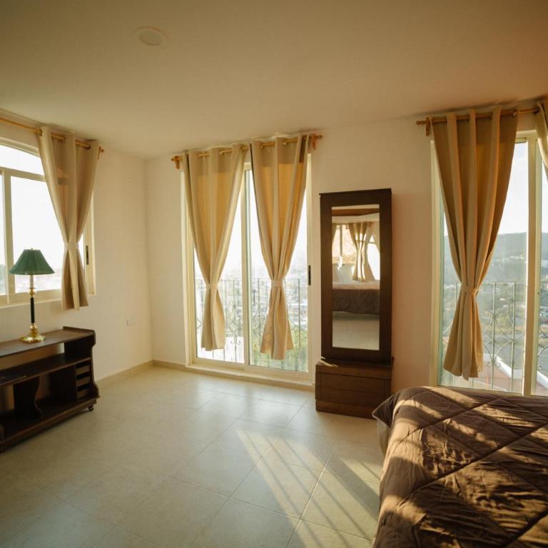 Casa del Pintor Guesthouse - Five-Bedroom House - 5