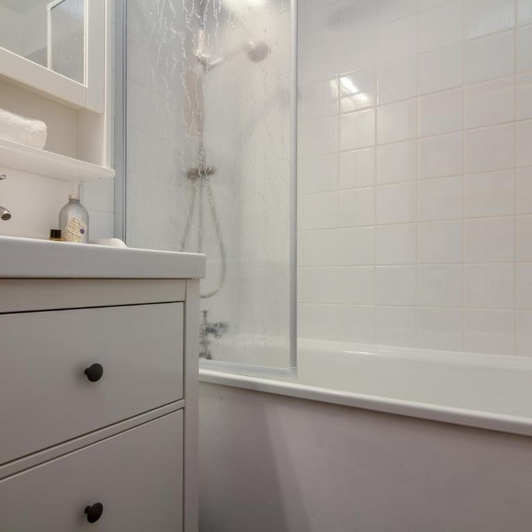 Le Prarion 24A Ski in/Ski out at Les Houches (Sleeps 4) - Happy Rentals - Studio avec Balcon - 11