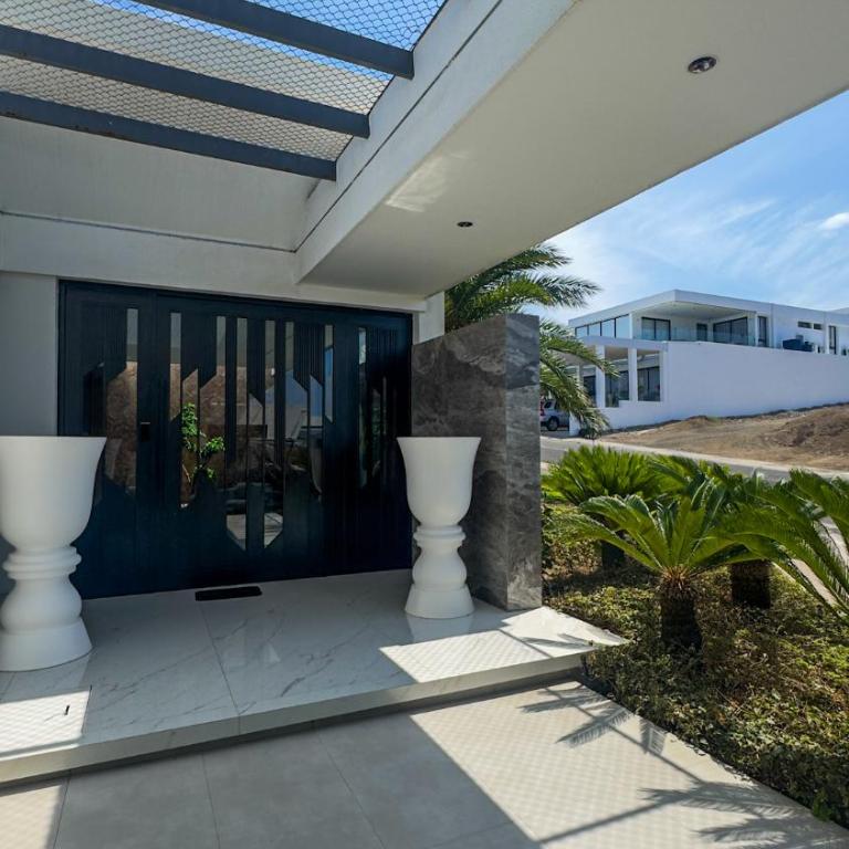Ocean Luxe House - Vacation Home - 2