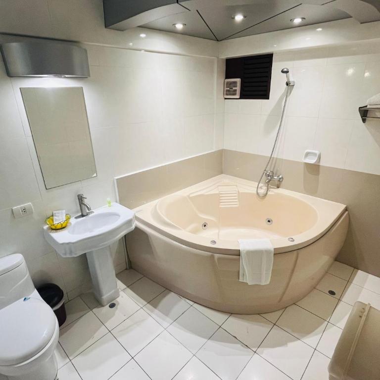 Royal Garden Hotel - Habitación Doble con bañera de hidromasaje - 5