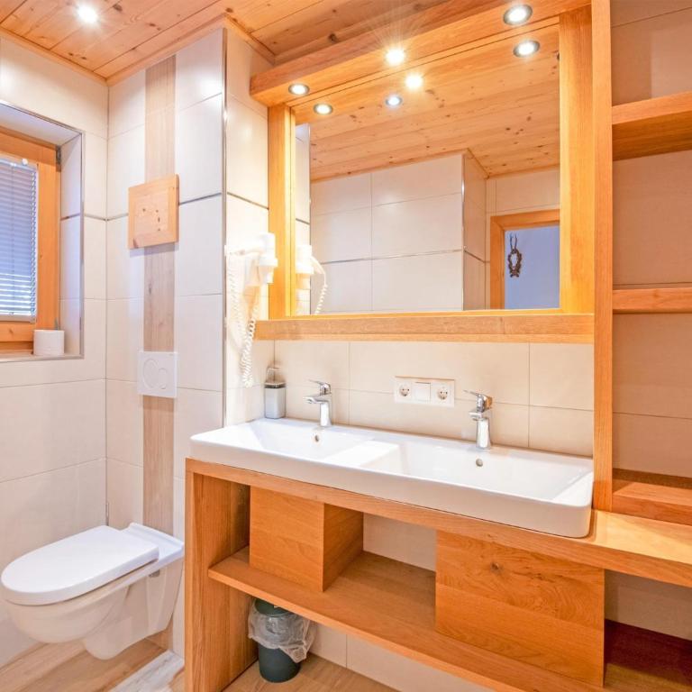 Chalet in Fügen near Spieljoch Ski Lift - Ferienhaus mit 4 Zimmern - 22