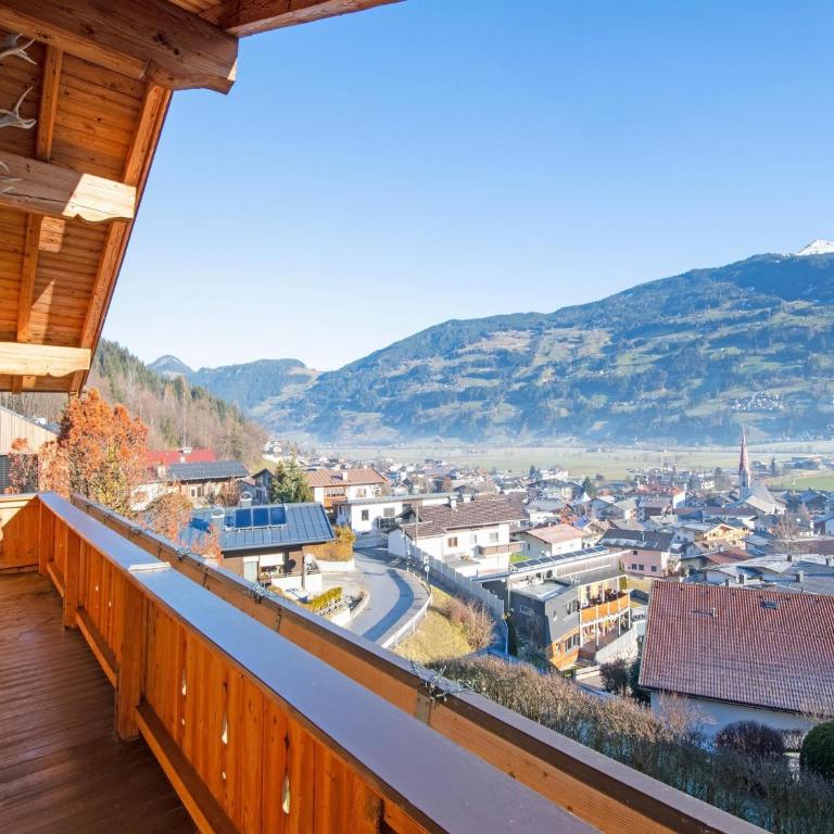 Chalet in Fügen near Spieljoch Ski Lift - Ferienhaus mit 4 Zimmern - 6