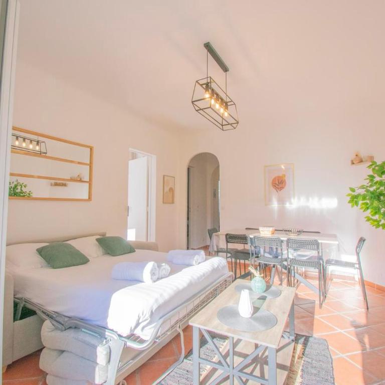 Fréjus appart RDC AC Terrasse 8 pers - Appartement 3 Chambres - 5