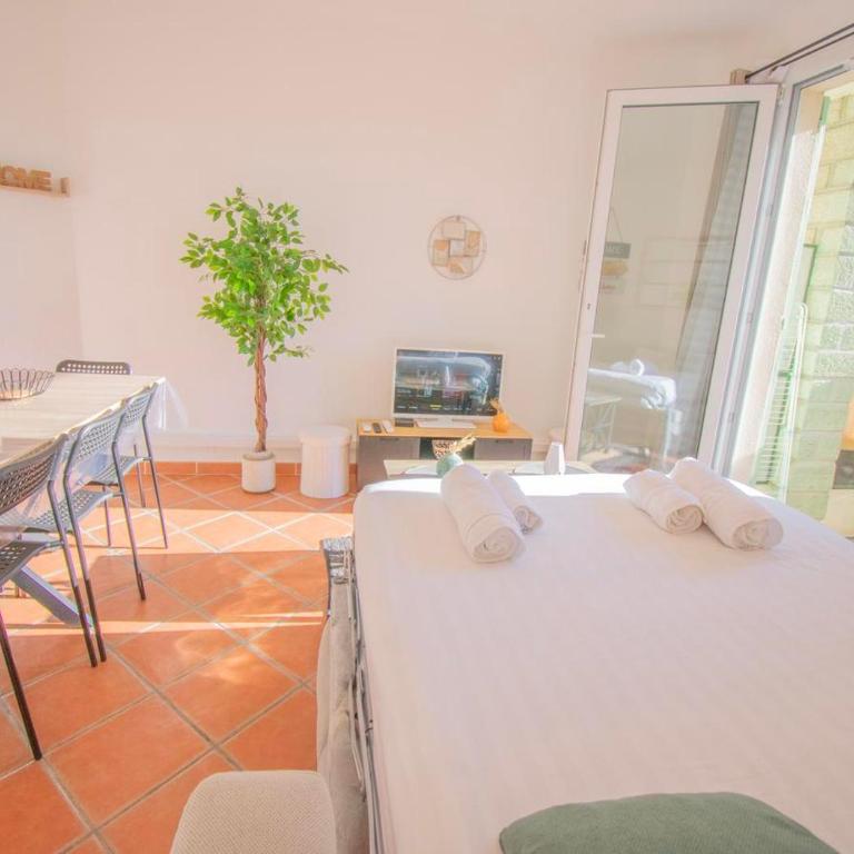Fréjus appart RDC AC Terrasse 8 pers - Appartement 3 Chambres - 25