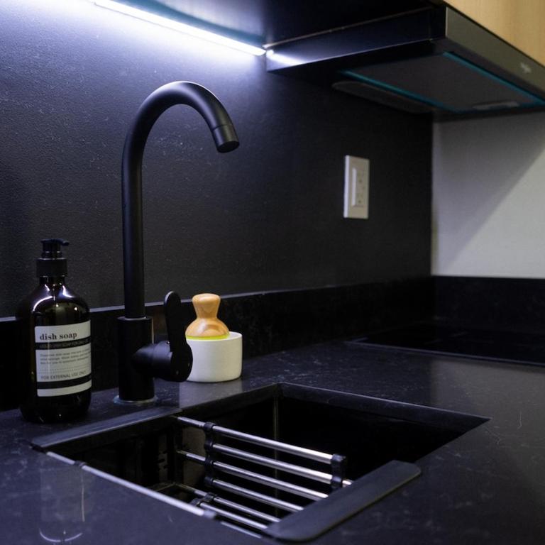 Modern Executive Loft Express with Private Parking - One-Bedroom Apartment - 13