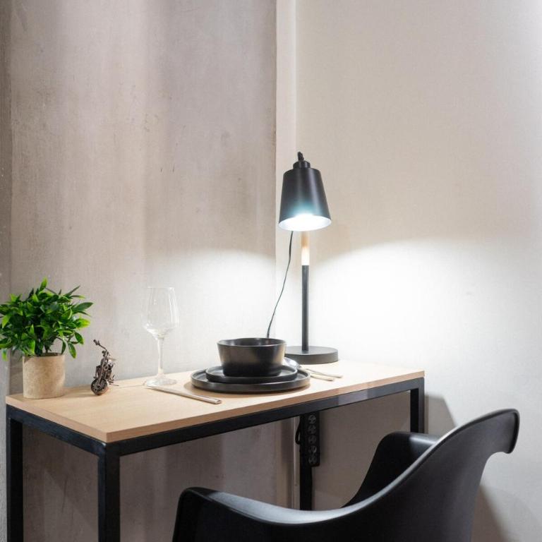 Modern Executive Loft Express with Private Parking - One-Bedroom Apartment - 14