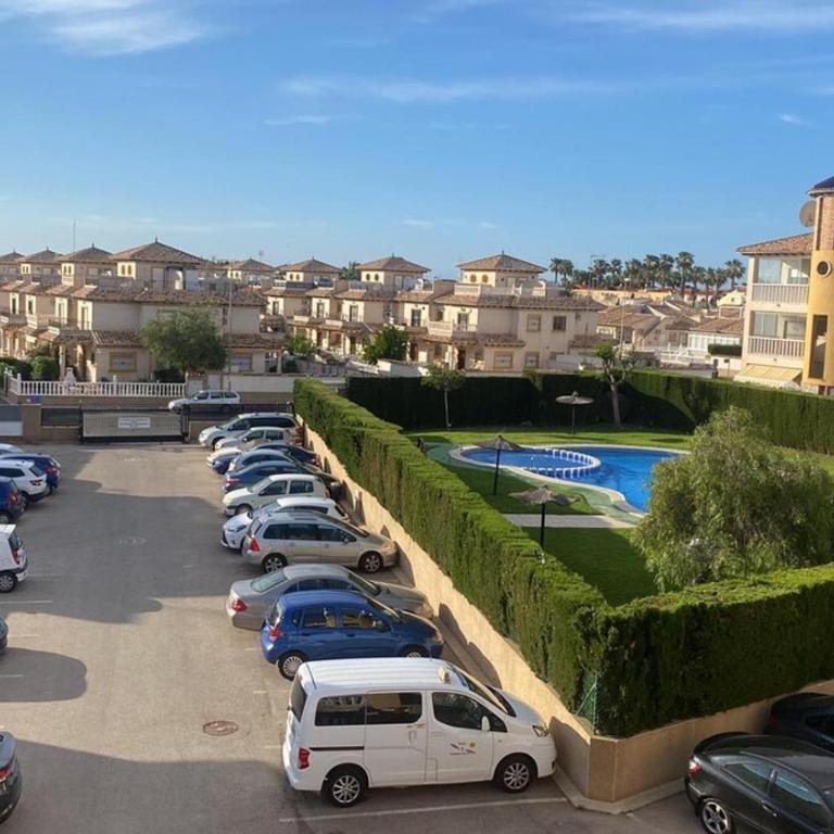 Appartement cosy proche de toute commodité et de la mer - Apartamento de 2 dormitorios con vistas a la piscina - 3