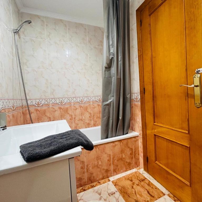 Appartement cosy proche de toute commodité et de la mer - Apartamento de 2 dormitorios con vistas a la piscina - 25