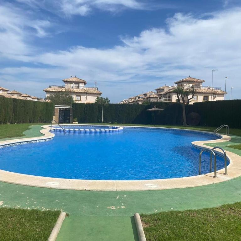 Appartement cosy proche de toute commodité et de la mer - Apartamento de 2 dormitorios con vistas a la piscina - 41