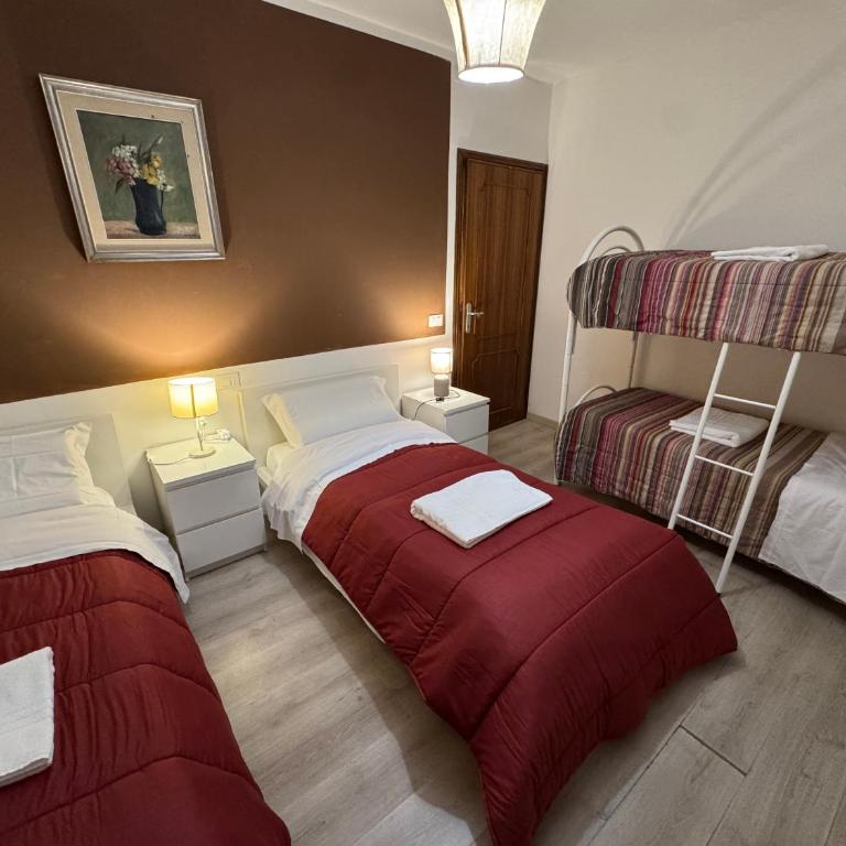 Harry's Canal View - Camera Quadrupla Economy con Bagno in Comune - 12